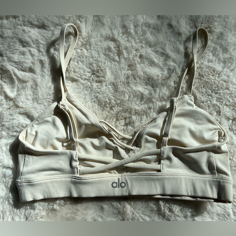 ALO Yoga Ivory Interlace sports Bra, Small - Picture 3 of 5